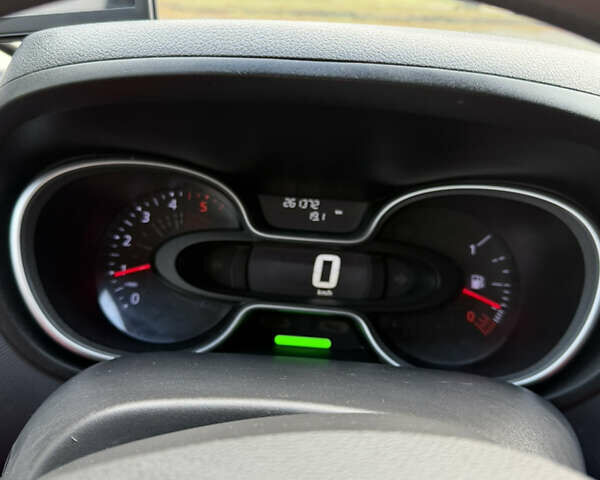 Белый Рено Трафик, объемом двигателя 2 л и пробегом 261 тыс. км за 22000 $, фото 61 на Automoto.ua