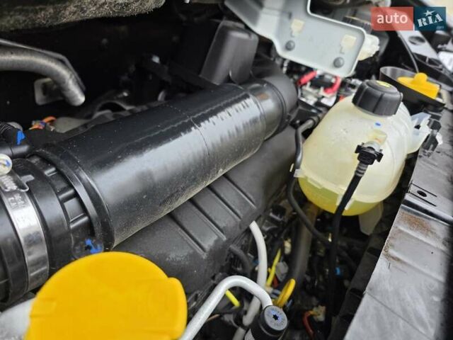 Белый Рено Трафик, объемом двигателя 2 л и пробегом 177 тыс. км за 24500 $, фото 44 на Automoto.ua