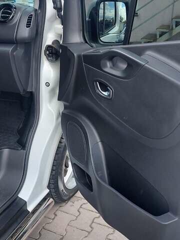 Белый Рено Трафик, объемом двигателя 2 л и пробегом 90 тыс. км за 26800 $, фото 20 на Automoto.ua