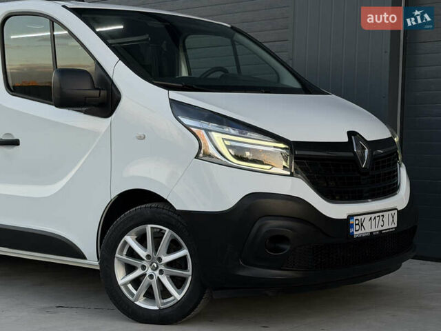 Белый Рено Трафик, объемом двигателя 2 л и пробегом 250 тыс. км за 20999 $, фото 52 на Automoto.ua