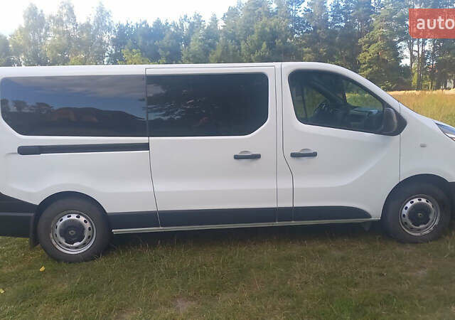 Белый Рено Трафик, объемом двигателя 1.6 л и пробегом 78 тыс. км за 27000 $, фото 2 на Automoto.ua