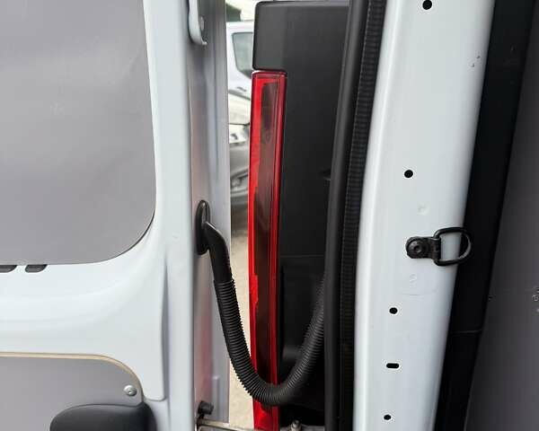 Белый Рено Трафик, объемом двигателя 2 л и пробегом 162 тыс. км за 17900 $, фото 16 на Automoto.ua