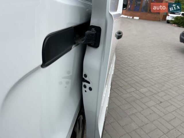 Білий Рено Трафік, об'ємом двигуна 2 л та пробігом 189 тис. км за 16200 $, фото 61 на Automoto.ua