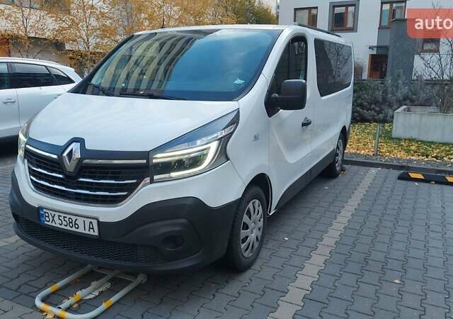 Белый Рено Трафик, объемом двигателя 2 л и пробегом 200 тыс. км за 26999 $, фото 1 на Automoto.ua