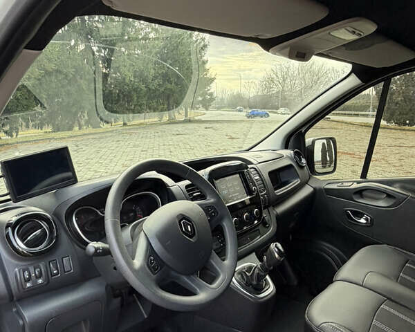 Белый Рено Трафик, объемом двигателя 2 л и пробегом 261 тыс. км за 22000 $, фото 52 на Automoto.ua