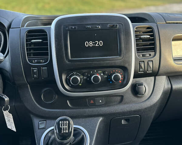 Белый Рено Трафик, объемом двигателя 2 л и пробегом 140 тыс. км за 18700 $, фото 30 на Automoto.ua