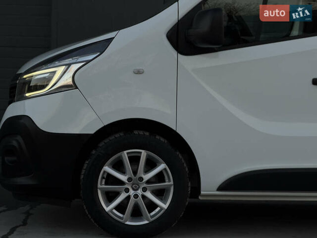 Белый Рено Трафик, объемом двигателя 2 л и пробегом 250 тыс. км за 20999 $, фото 58 на Automoto.ua