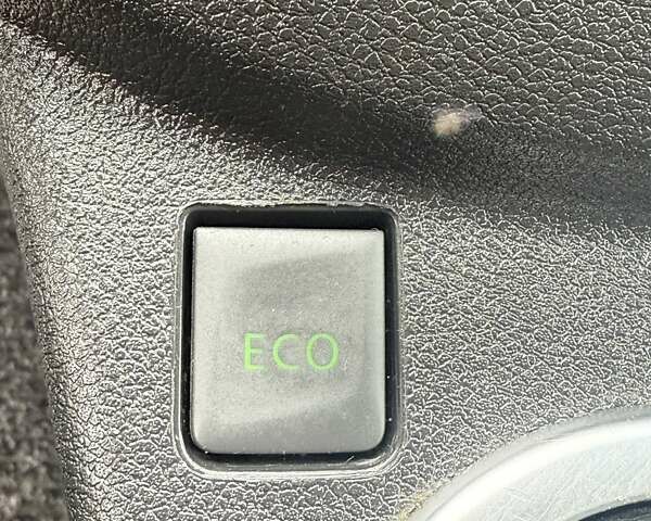 Белый Рено Трафик, объемом двигателя 2 л и пробегом 162 тыс. км за 17900 $, фото 37 на Automoto.ua