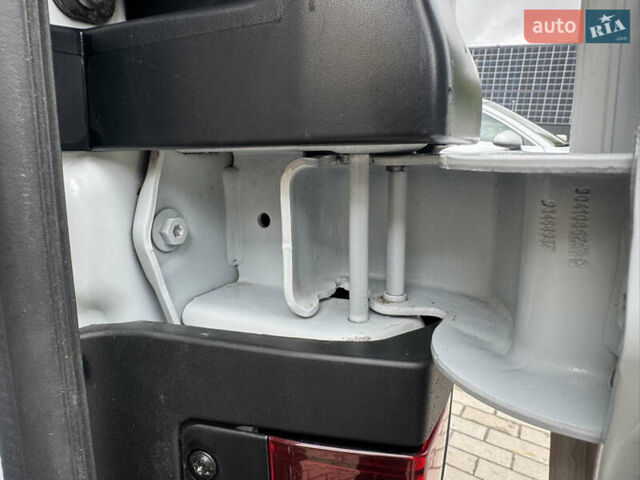 Белый Рено Трафик, объемом двигателя 2 л и пробегом 143 тыс. км за 16700 $, фото 18 на Automoto.ua