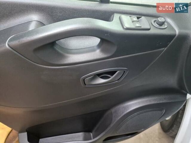 Білий Рено Трафік, об'ємом двигуна 2 л та пробігом 162 тис. км за 17999 $, фото 16 на Automoto.ua