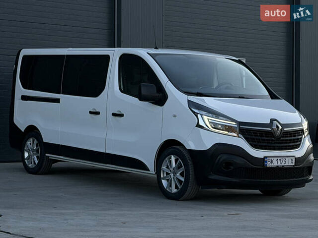 Белый Рено Трафик, объемом двигателя 2 л и пробегом 250 тыс. км за 20999 $, фото 5 на Automoto.ua