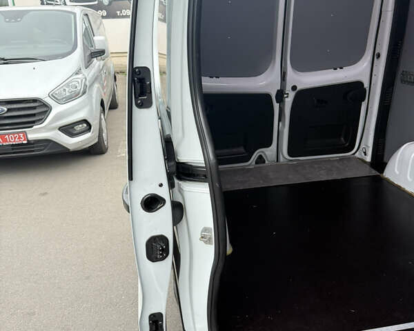 Белый Рено Трафик, объемом двигателя 2 л и пробегом 242 тыс. км за 17500 $, фото 23 на Automoto.ua