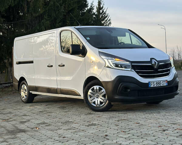 Белый Рено Трафик, объемом двигателя 2 л и пробегом 140 тыс. км за 18700 $, фото 2 на Automoto.ua