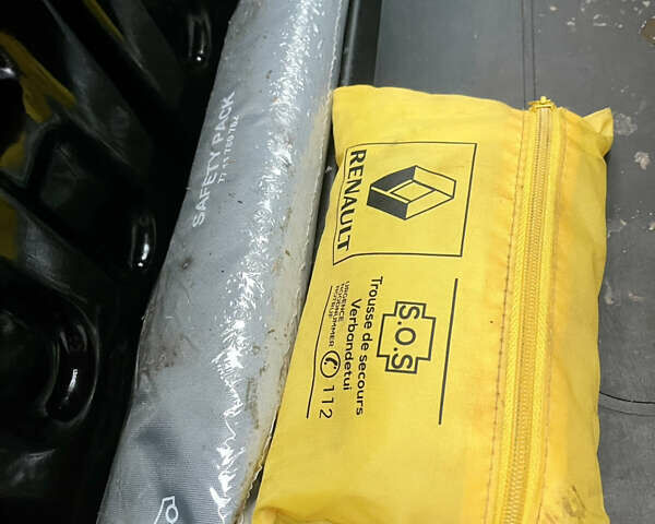 Білий Рено Трафік, об'ємом двигуна 2 л та пробігом 198 тис. км за 16600 $, фото 55 на Automoto.ua