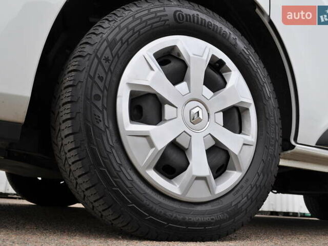 Белый Рено Трафик, объемом двигателя 2 л и пробегом 160 тыс. км за 32500 $, фото 27 на Automoto.ua