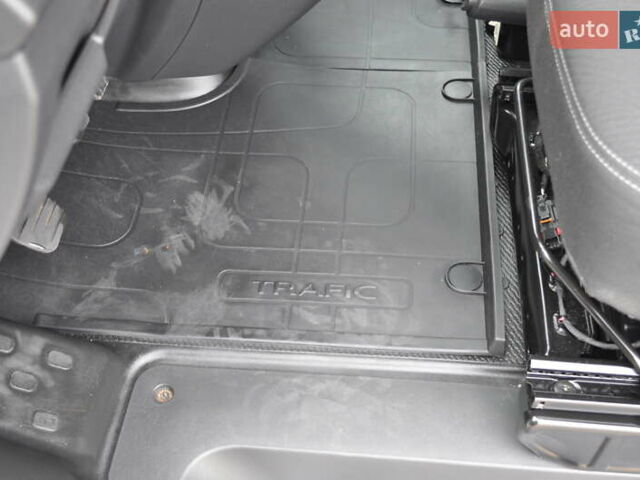 Белый Рено Трафик, объемом двигателя 2 л и пробегом 160 тыс. км за 32500 $, фото 63 на Automoto.ua