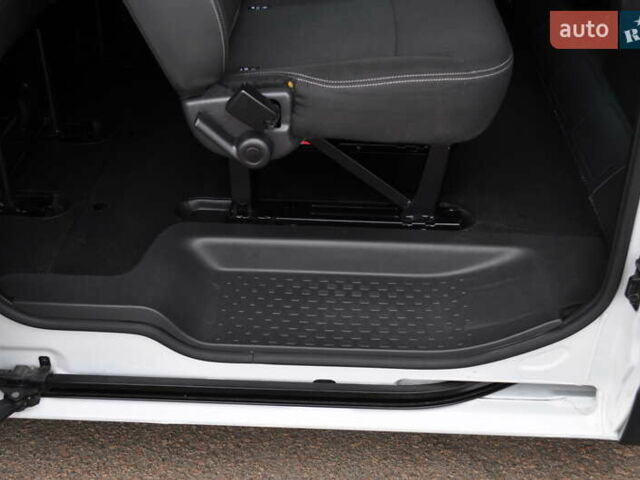 Белый Рено Трафик, объемом двигателя 2 л и пробегом 160 тыс. км за 32500 $, фото 109 на Automoto.ua