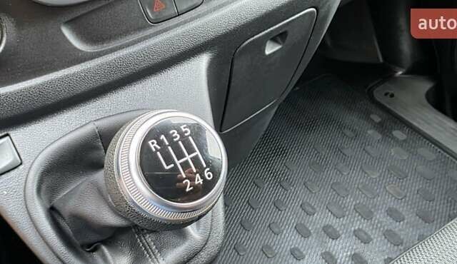 Белый Рено Трафик, объемом двигателя 2 л и пробегом 94 тыс. км за 23200 $, фото 26 на Automoto.ua