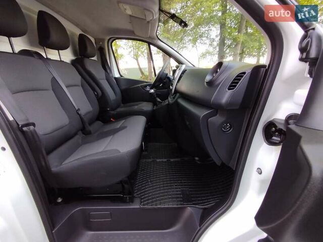 Белый Рено Трафик, объемом двигателя 2 л и пробегом 164 тыс. км за 17650 $, фото 27 на Automoto.ua