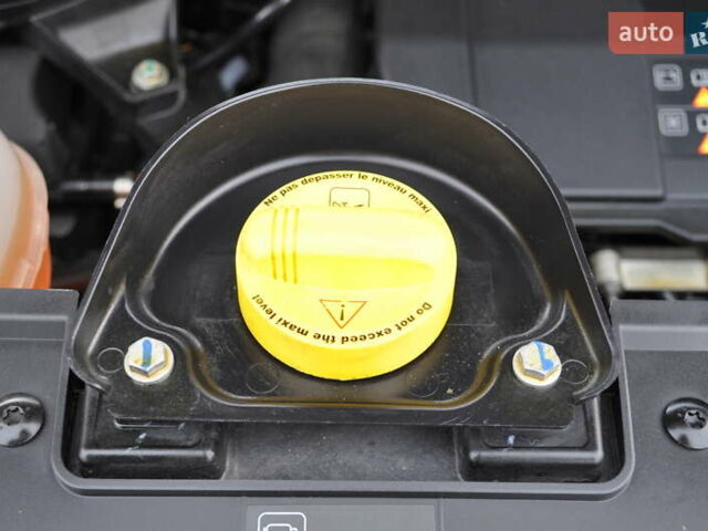 Белый Рено Трафик, объемом двигателя 2 л и пробегом 160 тыс. км за 32500 $, фото 123 на Automoto.ua