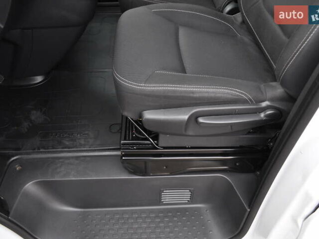 Белый Рено Трафик, объемом двигателя 2 л и пробегом 160 тыс. км за 32500 $, фото 62 на Automoto.ua