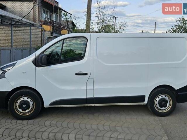 Белый Рено Трафик, объемом двигателя 2 л и пробегом 260 тыс. км за 16700 $, фото 1 на Automoto.ua