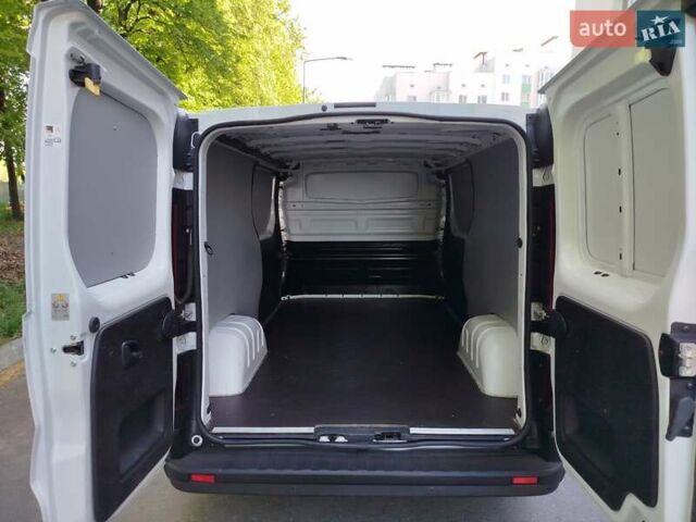 Белый Рено Трафик, объемом двигателя 2 л и пробегом 164 тыс. км за 17650 $, фото 14 на Automoto.ua
