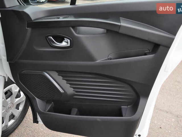 Белый Рено Трафик, объемом двигателя 2 л и пробегом 160 тыс. км за 32500 $, фото 98 на Automoto.ua