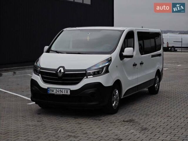 Белый Рено Трафик, объемом двигателя 2 л и пробегом 258 тыс. км за 21700 $, фото 2 на Automoto.ua