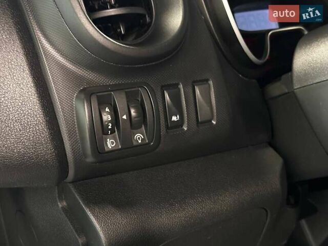 Белый Рено Трафик, объемом двигателя 1.99 л и пробегом 109 тыс. км за 28990 $, фото 15 на Automoto.ua