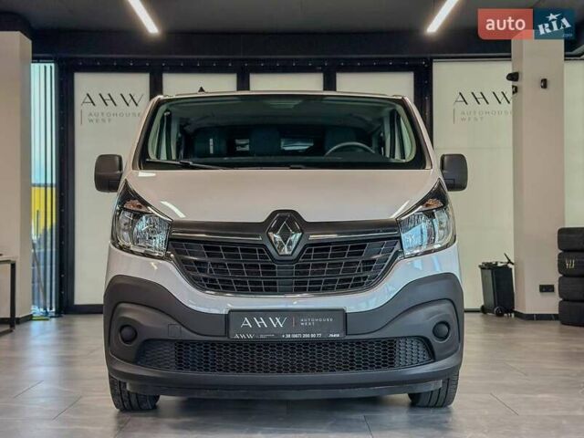 Белый Рено Трафик, объемом двигателя 1.99 л и пробегом 109 тыс. км за 28990 $, фото 1 на Automoto.ua