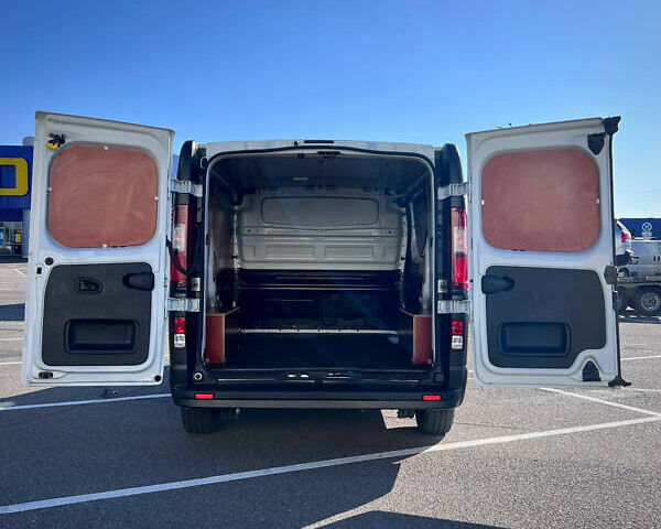 Белый Рено Трафик, объемом двигателя 2 л и пробегом 186 тыс. км за 17750 $, фото 43 на Automoto.ua