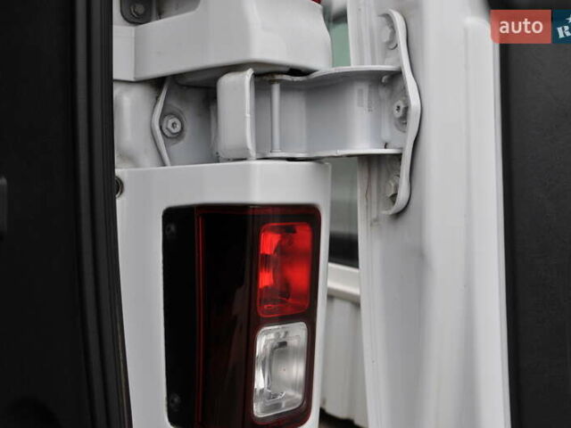 Белый Рено Трафик, объемом двигателя 2 л и пробегом 160 тыс. км за 32500 $, фото 45 на Automoto.ua