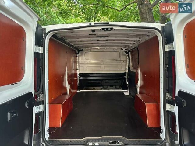 Белый Рено Трафик, объемом двигателя 2 л и пробегом 14 тыс. км за 21500 $, фото 4 на Automoto.ua