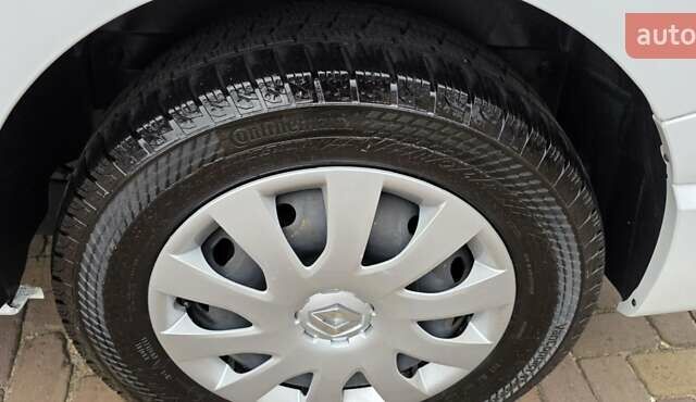 Белый Рено Трафик, объемом двигателя 2 л и пробегом 94 тыс. км за 23200 $, фото 16 на Automoto.ua