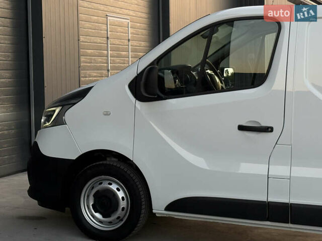 Белый Рено Трафик, объемом двигателя 2 л и пробегом 179 тыс. км за 15900 $, фото 39 на Automoto.ua