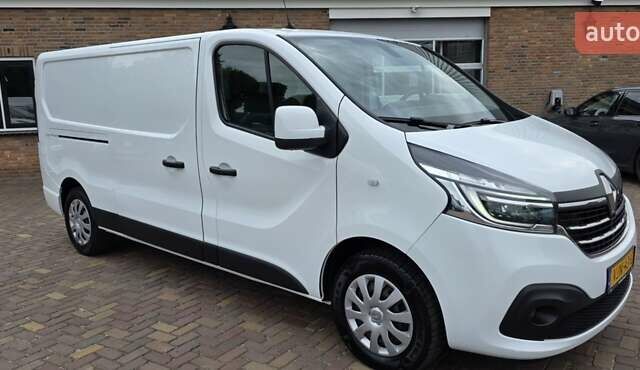 Белый Рено Трафик, объемом двигателя 2 л и пробегом 94 тыс. км за 23200 $, фото 1 на Automoto.ua