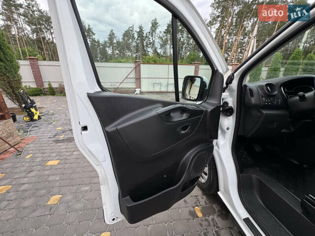 Белый Рено Трафик, объемом двигателя 2 л и пробегом 127 тыс. км за 20900 $, фото 29 на Automoto.ua