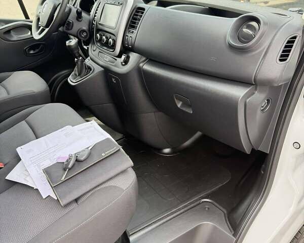 Белый Рено Трафик, объемом двигателя 2 л и пробегом 247 тыс. км за 17900 $, фото 45 на Automoto.ua