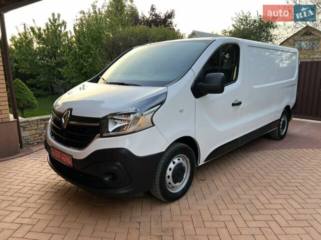 Белый Рено Трафик, объемом двигателя 2 л и пробегом 127 тыс. км за 17900 $, фото 1 на Automoto.ua