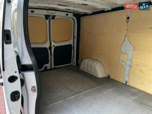 Белый Рено Трафик, объемом двигателя 2 л и пробегом 127 тыс. км за 17900 $, фото 7 на Automoto.ua