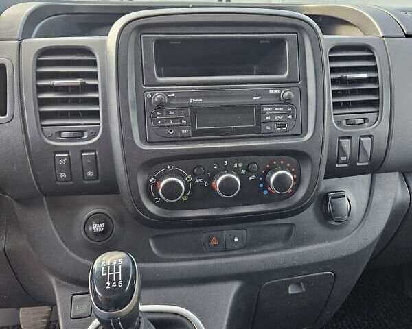 Белый Рено Трафик, объемом двигателя 2 л и пробегом 260 тыс. км за 16700 $, фото 12 на Automoto.ua