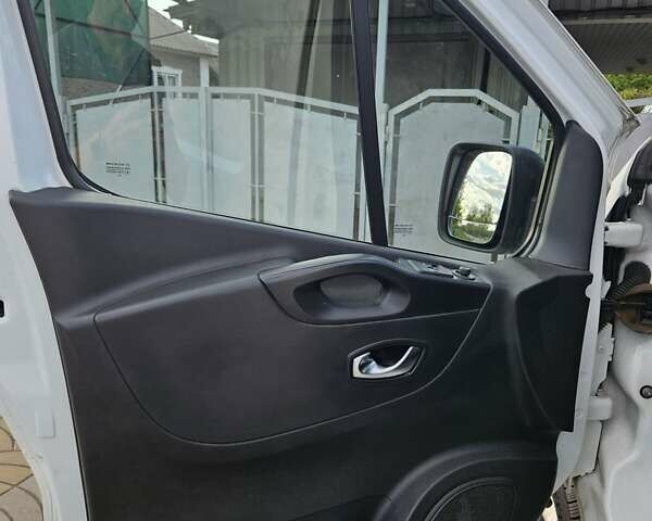 Белый Рено Трафик, объемом двигателя 2 л и пробегом 260 тыс. км за 16700 $, фото 10 на Automoto.ua