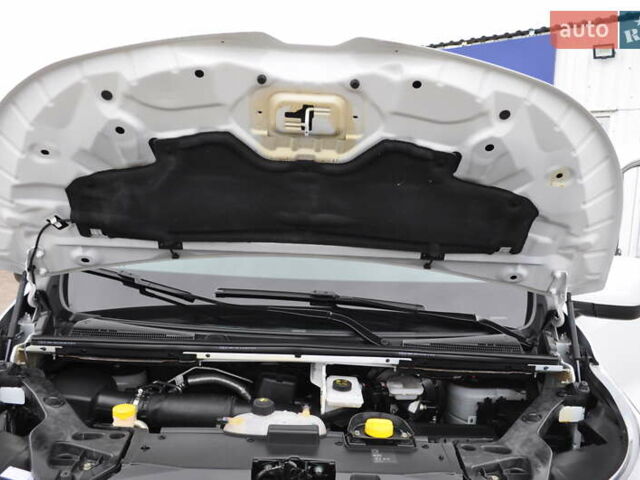 Белый Рено Трафик, объемом двигателя 2 л и пробегом 160 тыс. км за 32500 $, фото 116 на Automoto.ua