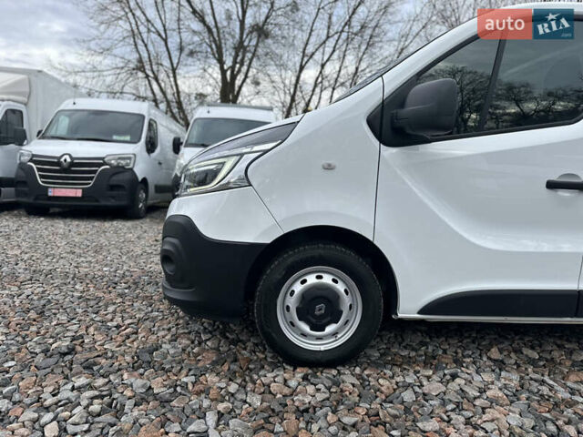 Белый Рено Трафик, объемом двигателя 2 л и пробегом 100 тыс. км за 17950 $, фото 4 на Automoto.ua
