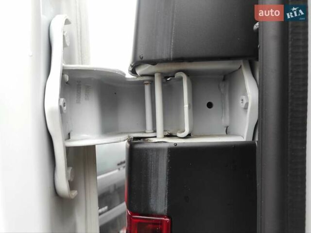 Белый Рено Трафик, объемом двигателя 2 л и пробегом 200 тыс. км за 19900 $, фото 21 на Automoto.ua