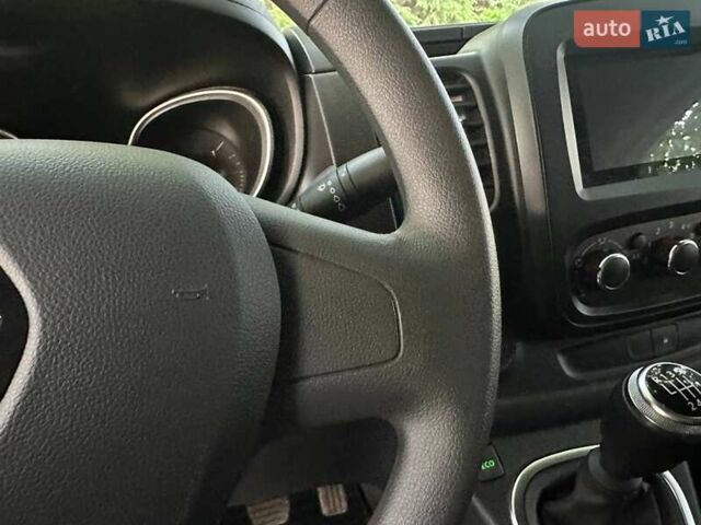 Белый Рено Трафик, объемом двигателя 2 л и пробегом 14 тыс. км за 21500 $, фото 10 на Automoto.ua