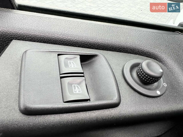 Белый Рено Трафик, объемом двигателя 2 л и пробегом 182 тыс. км за 17600 $, фото 30 на Automoto.ua