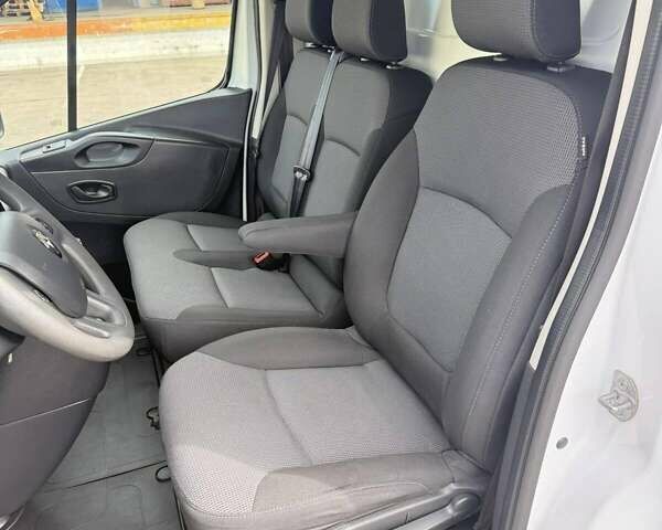 Белый Рено Трафик, объемом двигателя 2 л и пробегом 247 тыс. км за 17900 $, фото 35 на Automoto.ua