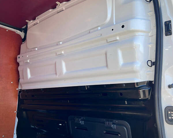 Белый Рено Трафик, объемом двигателя 2 л и пробегом 186 тыс. км за 17750 $, фото 40 на Automoto.ua